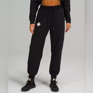Lululemon Relaed HighRise Fleece Scuba Joggers Team Canada in Black